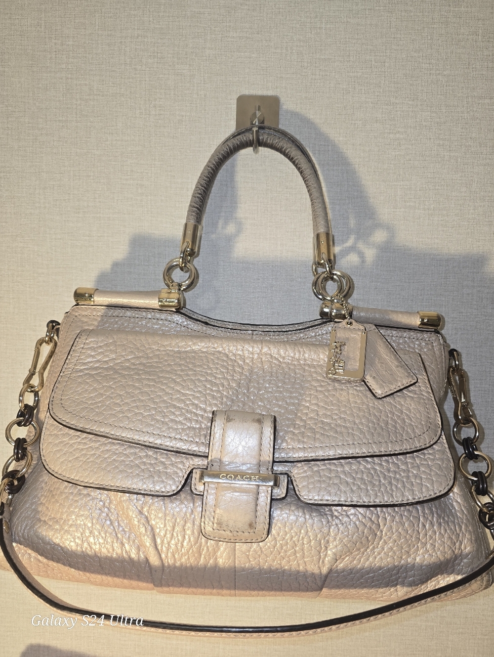 Coach Madison Pinnacle Italian Pebbled Leather Lilly bag in the Pearl colorway - Picture 2 of 7